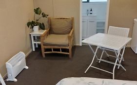 Best Budget Bed And Ensuite - Private Access Close To Beach